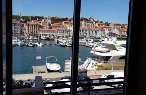 Port-Vendres Appartement | Meublé de tourisme face au Port de plaisance de PORT-VENDRES, Climatisé, Parking