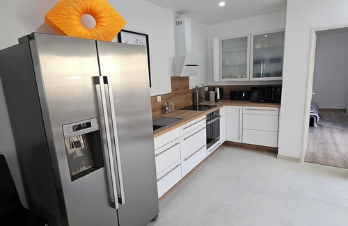 Nemours Maison | Air-conditioned house in the center of town on a quiet street close to all amenities.