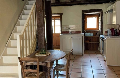 Monpazier Maison | Maison médiévale climatisée avec jardin, linges inclus