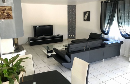 Arsague Maison | Maison neuve adaptée aux handicapées climatisée avec un grand jardin