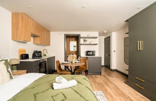 Friern Barnet Appartement | Air-Conditioned Studio, North London Access