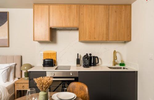 Friern Barnet Appartement | Air-Conditioned Studio, North London Access