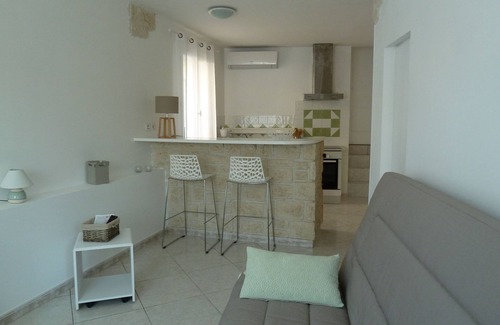 Meze Appartement | Air-conditioned Studio on the Ground Floor, in Historic Mèze, Bassin de Thau