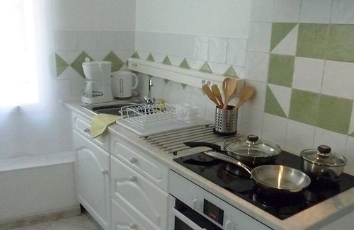 Meze Appartement | Air-conditioned Studio on the Ground Floor, in Historic Mèze, Bassin de Thau