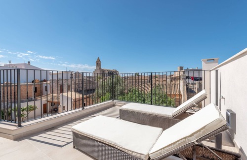 Santanyi Maison | Maison de ville climatisée avec piscine, Wi-Fi, balcon et terrasse sur le toit