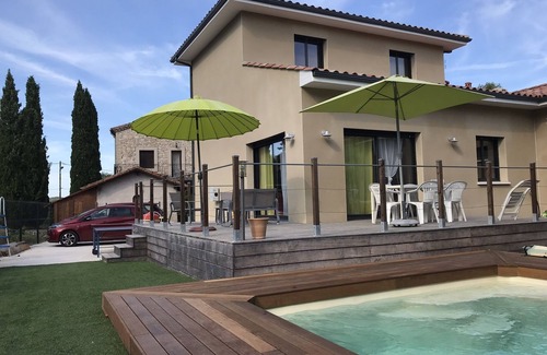 Saussines Villa | Air-conditioned Villa,Terrace,pool,Spa,landscaped garden,Private parking, quiet