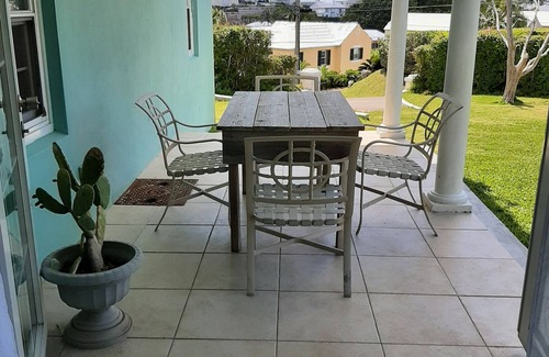 Paget Appartement | AIRBAB MOONGATE WEST TOURIST AND REMOTELY WORKERS ACCOMODATIONS .