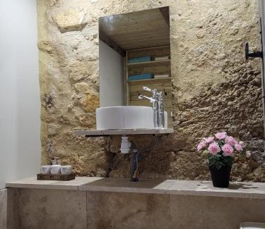 Couze-et-Saint-Front Maison | Airbnb: Vieilles Pierres et Rivière en Périgord