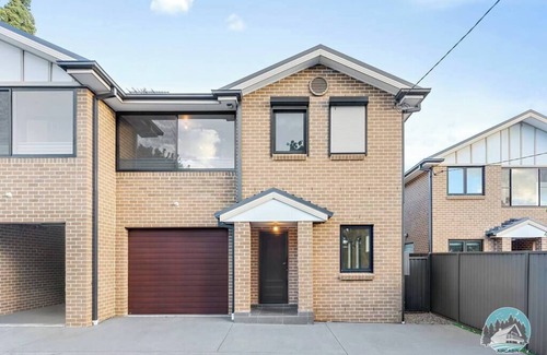 Carlingford Maison | Aircabin - Carlingford - Sydney - 4 Beds House