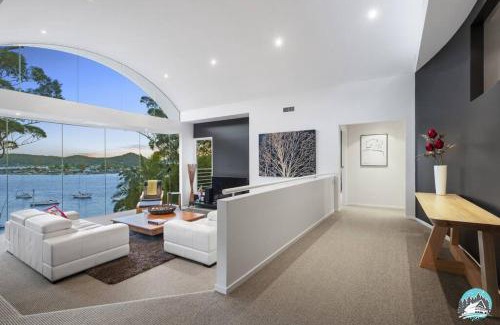Daleys Point Maison | Aircabin - Daleys Point - Waterfront Retreat House