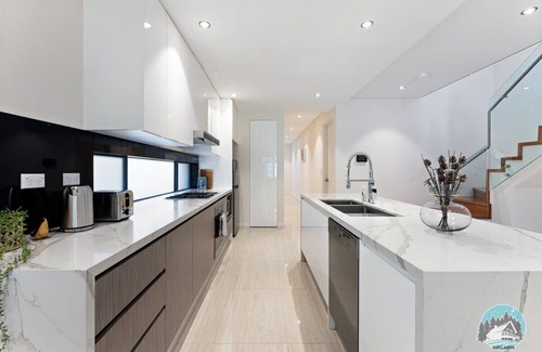 Eastwood Maison | Aircabin - Eastwood - Luxury - 4 Bedrooms House