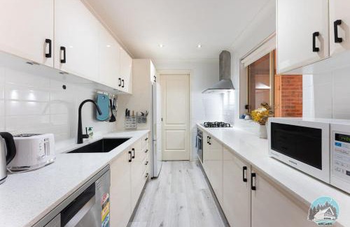 Seven Hills Maison | Aircabin - Seven Hills - Lovely - 3 Beds Townhouse