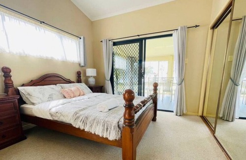 Tuggerawong Maison | Aircabin | Tuggerawong | Lake Front | 3 Beds House