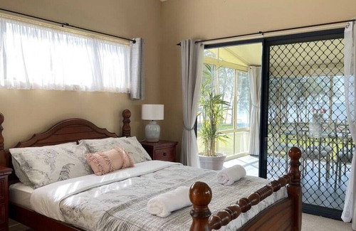Tuggerawong Maison | Aircabin | Tuggerawong | Lake Front | 3 Beds House