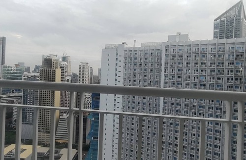 Pandacan Appartement | Aircon Budget Room for 4 persons - good for groups and families