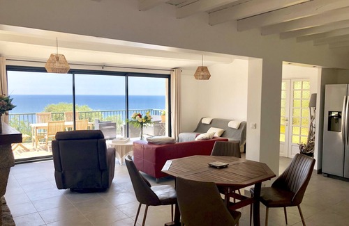 Porto Pollo Maison | Villa climatisée 10 personnes dans le maquis vue mer à 180° Accès mer à 600M