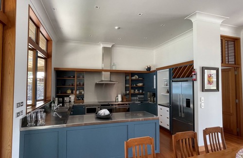 Coopers Beach Maison | AIRLIE - LUXURY BEACH FRONT