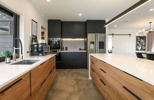 Rotorua Maison | Luxury Home | Salt Water Swimming Pool & Spa Pool