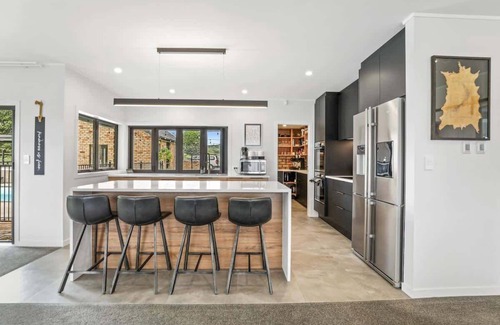 Rotorua Maison | Luxury Home | Salt Water Swimming Pool & Spa Pool