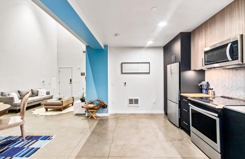 Downtown Appartement | Airy and Open Corner Loft - 92 Walkscore