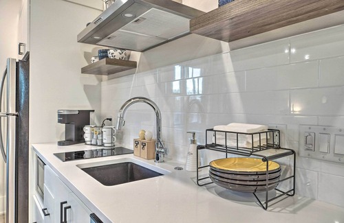 Downtown Appartement | Airy Bentonville Studio < 1 Mile to City Square!