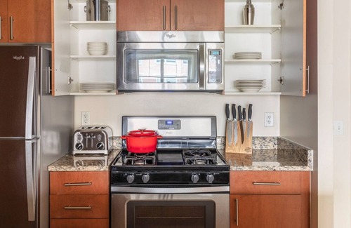 West End Appartement | Airy Foggy Bottom 1BR w/ Gym, Pool, DM, near World Bank, by Blueground
