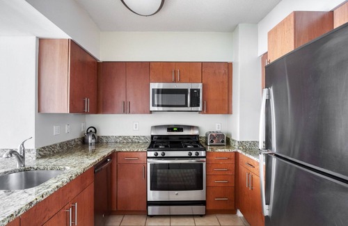West End Appartement | Airy Foggy Bottom 1BR w/ Gym, Pool, W/D near World Bank by Blueground