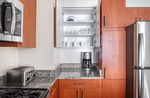 West End Appartement | Airy Foggy Bottom 1BR w/ Gym, Pool, W/D near World Bank by Blueground