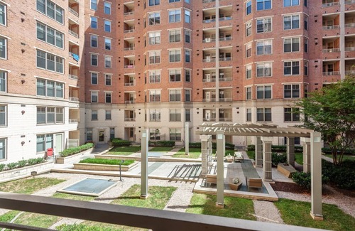 West End Appartement | Airy Foggy Bottom 1BR w/ Gym, Pool, W/D near World Bank by Blueground