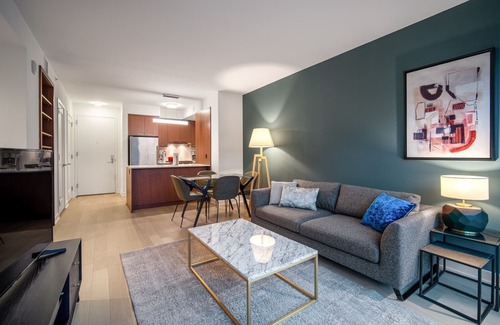 Navy Yard Appartement | Airy Navy Yard 1BR w/ W/D, Gym, Doorman, nr. Metro, by Blueground
