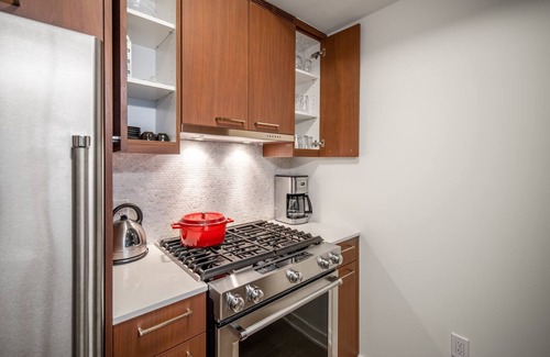 Navy Yard Appartement | Airy Navy Yard 1BR w/ W/D, Gym, Doorman, nr. Metro, by Blueground