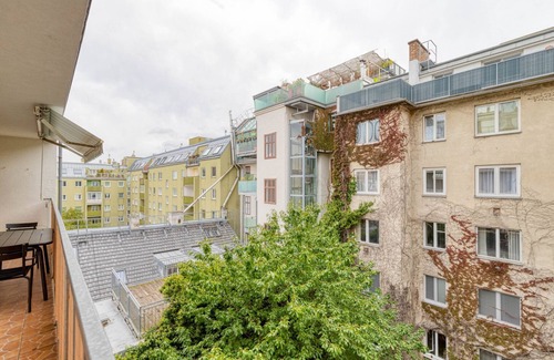 Schottenfeld Appartement | Airy Neubau 2BR w/ Balcony & Elevator in central location, by Blueground
