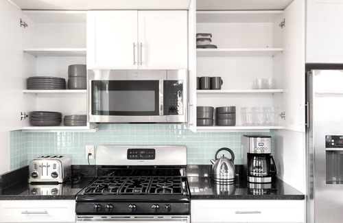 North Cambridge Appartement | Airy Porter Square 2BR w/ W/D, Elevator, by Davis Station