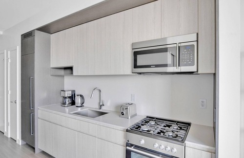 South Loop Appartement | Airy South Loop Studio w/ Pool, Gym & Spa, nr Grant Park, by Blueground