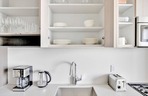 South Loop Appartement | Airy South Loop Studio w/ Pool, Gym & Spa, nr Grant Park, by Blueground