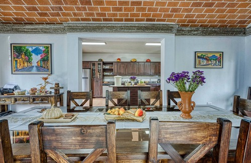 San Miguel Duenas Villa | Airy & Spacious 6/3 for Families near Antigua Gated Community w/ big green areas