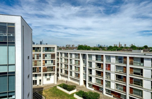 Vassall Appartement | Airy Stockwell 2BR Duplex w/ Balcony, near Station, by Blueground