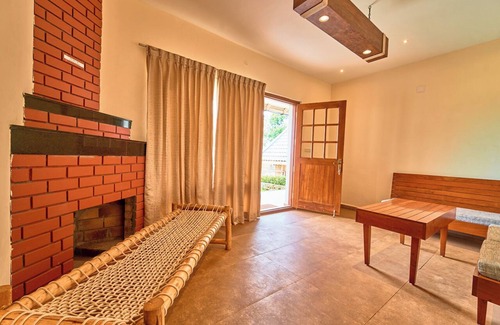 Ooty Lit Et Petit-Déjeuner | AJ Gable clouds Ooty by VOYE HOMES