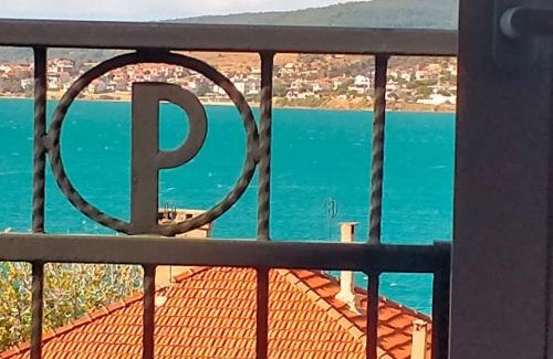 Ayvalik City Center Maison | aj konukevi müstakil ev dört odalı