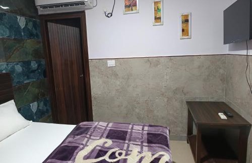 Nizamuddin East Maison | Ajeet Home Stay-300 Meters Nizamuddin Railway Station Gate No 4