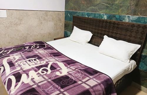 Nizamuddin East Maison | Ajeet Home Stay-300 Meters Nizamuddin Railway Station Gate No 4