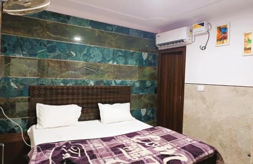 Nizamuddin East Maison | Ajeet Home Stay-300 Meters Nizamuddin Railway Station Gate No 4