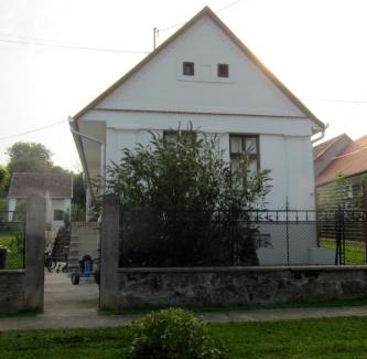 Feked Maison | Akác Ház