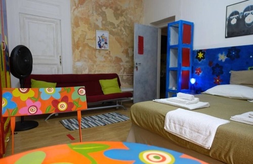 Rione Sanita Lit Et Petit-Déjeuner | aKasa by Fock: eCulure Deluxe Double Bed with Sofa Bed 1 1/2