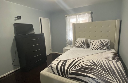 Calverton Maison | Akeem's guest house