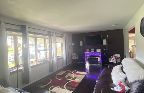 Calverton Maison | Akeem's guest house