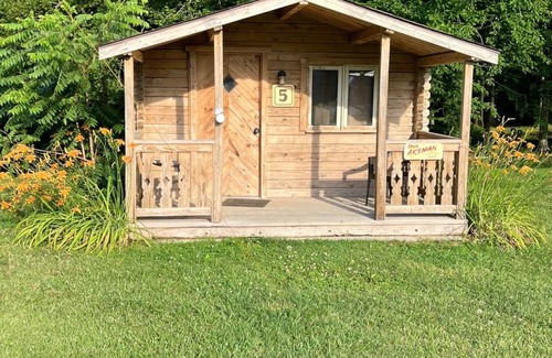 Helmsburg Cabine | Cabine-lit 5, pas de salle de bain, accès au pavillon de douche