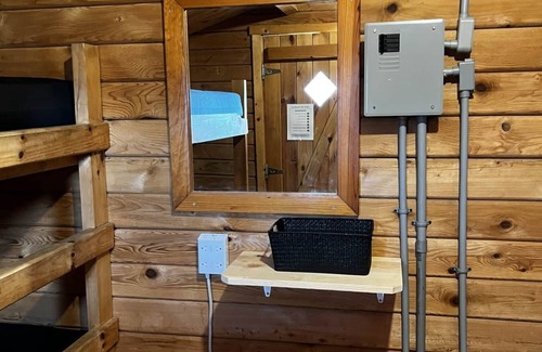 Helmsburg Cabine | Cabine-lit 5, pas de salle de bain, accès au pavillon de douche