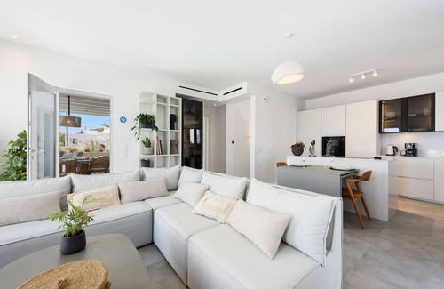 Ampelas Villa | Akoya Pearl Villa - Sea Front