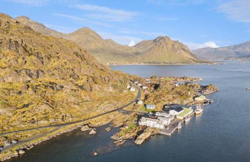 Vestvagøy Maison | Akselhuset-Koselig hus rett ovenfor kaikanten midt i Lofoten
